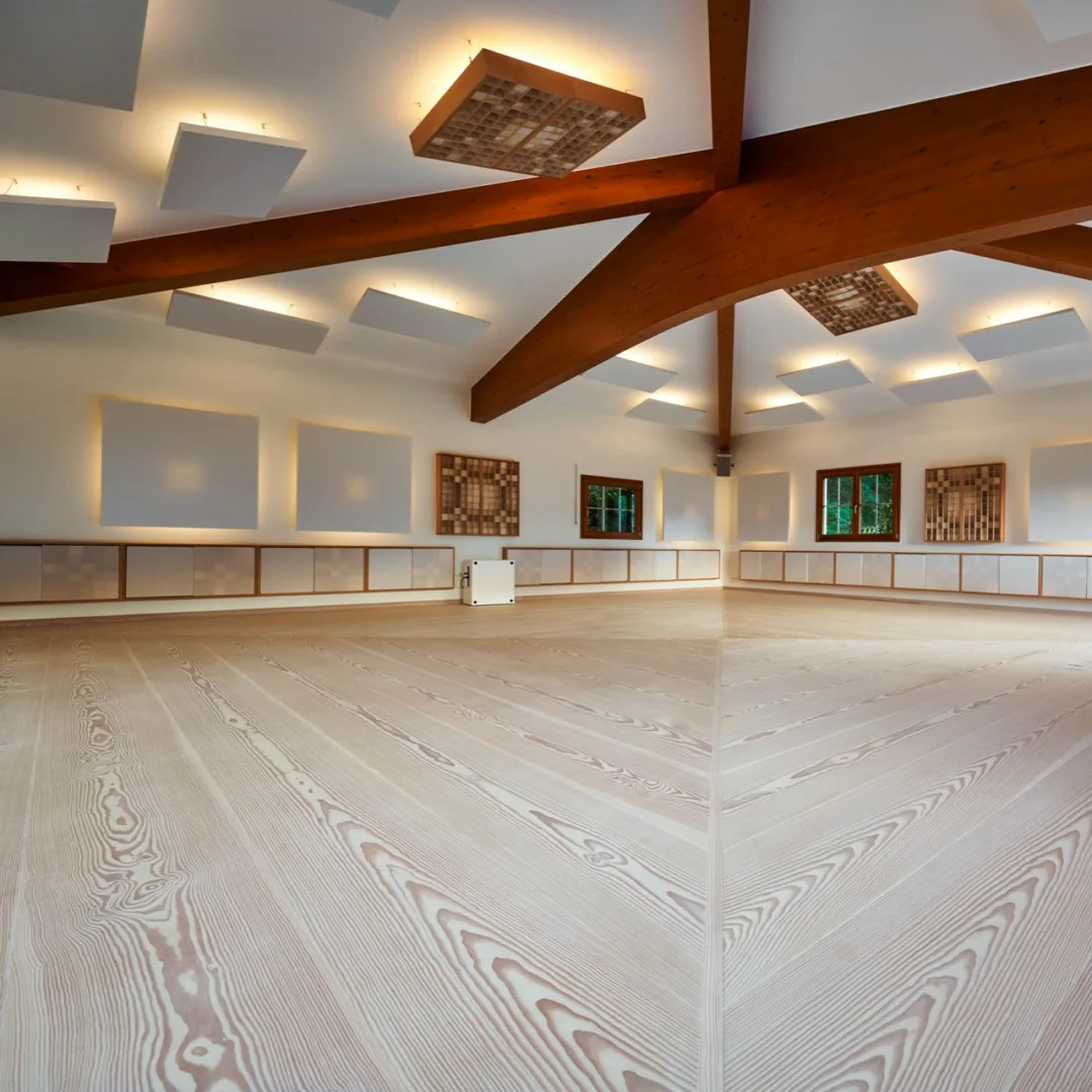 The floor of the Casa, made of local Douglas fir castle floorboards, the longest of which measure 10 meters.